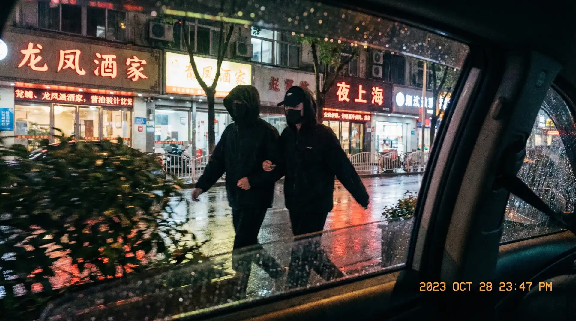 皇冠新体育网址 - 顶流明星深夜密会现场抓拍照片